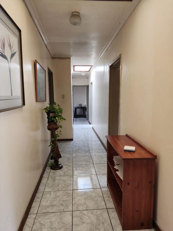 5 Bedroom Property for Sale in Belgravia Western Cape